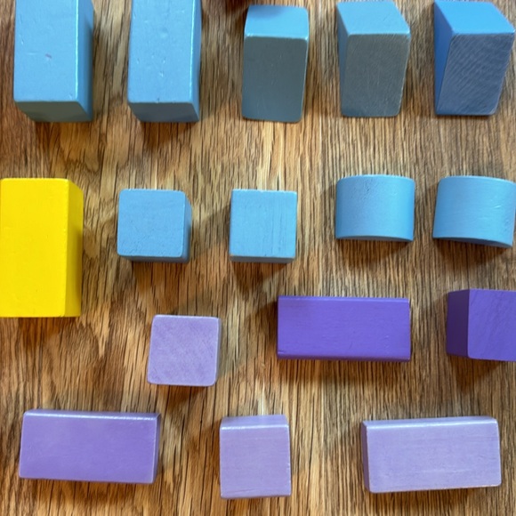 Wooden Block Set 69 Pieces with Original Container Preowned - Picture 4 of 6